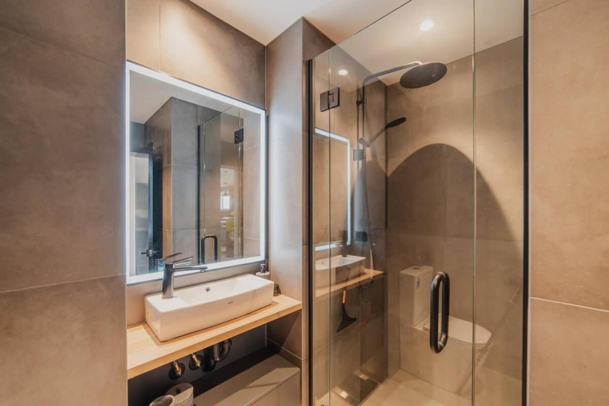 Penthouse Perfection - 2Br Elegance On Worcester St ไครสต์เชิร์ช ภายนอก รูปภาพ