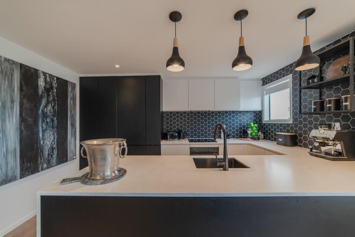 Penthouse Perfection - 2Br Elegance On Worcester St ไครสต์เชิร์ช ภายนอก รูปภาพ