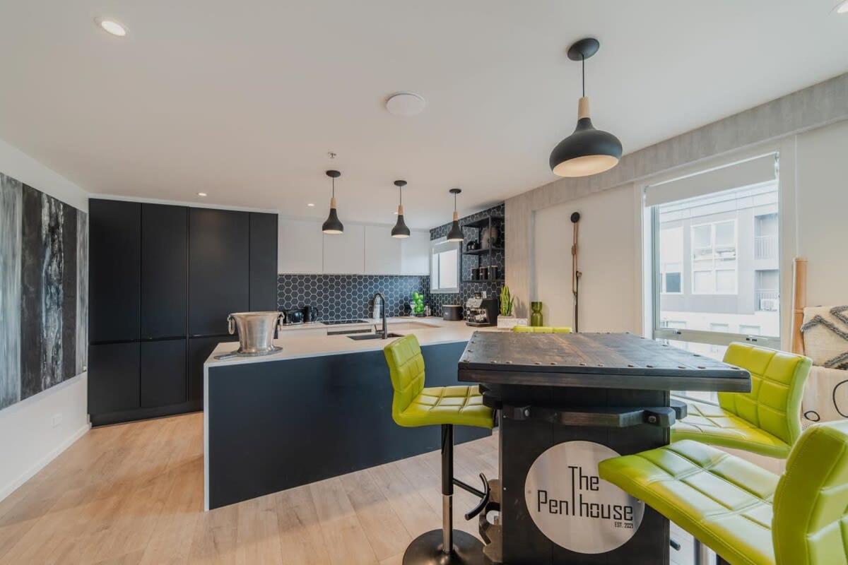 Penthouse Perfection - 2Br Elegance On Worcester St ไครสต์เชิร์ช ภายนอก รูปภาพ