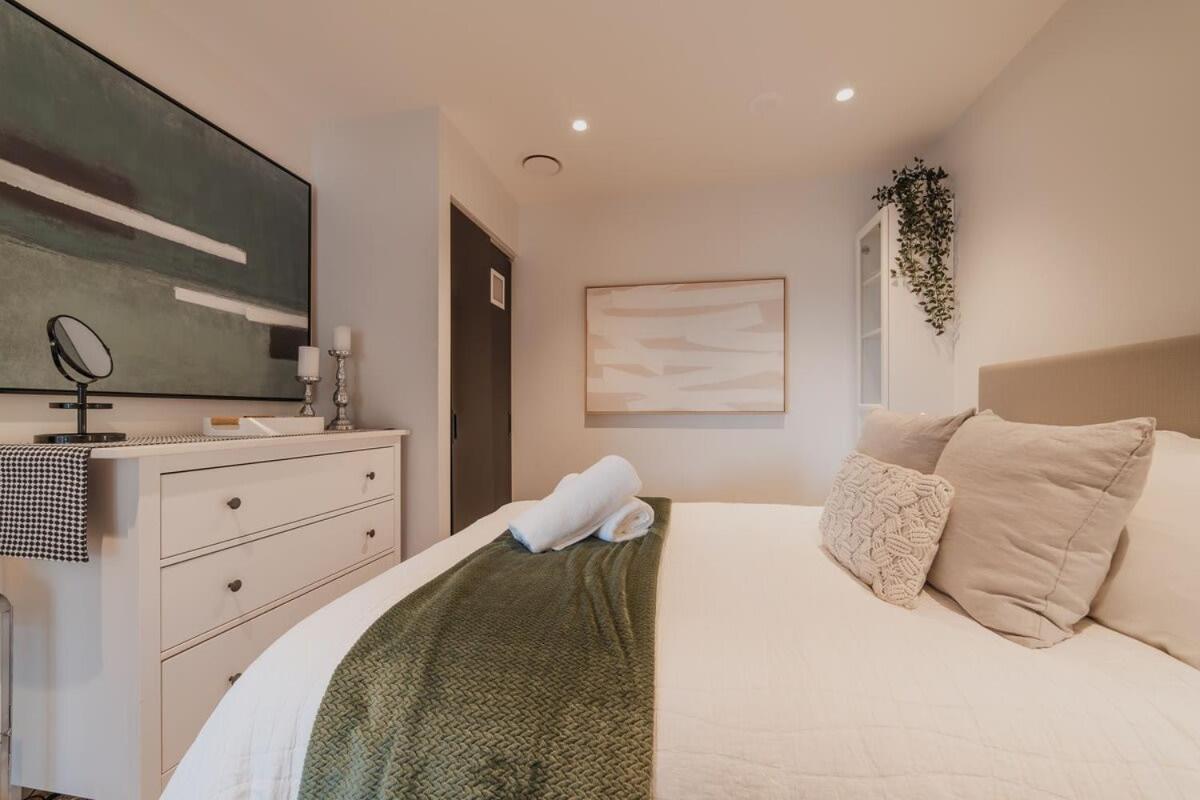 Penthouse Perfection - 2Br Elegance On Worcester St ไครสต์เชิร์ช ภายนอก รูปภาพ