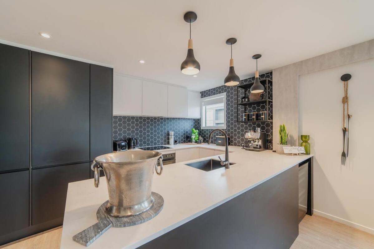Penthouse Perfection - 2Br Elegance On Worcester St ไครสต์เชิร์ช ภายนอก รูปภาพ