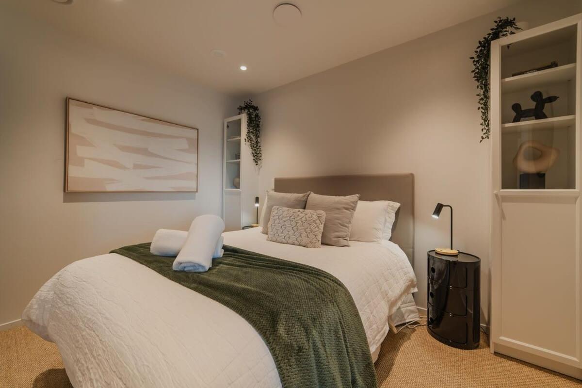 Penthouse Perfection - 2Br Elegance On Worcester St ไครสต์เชิร์ช ภายนอก รูปภาพ